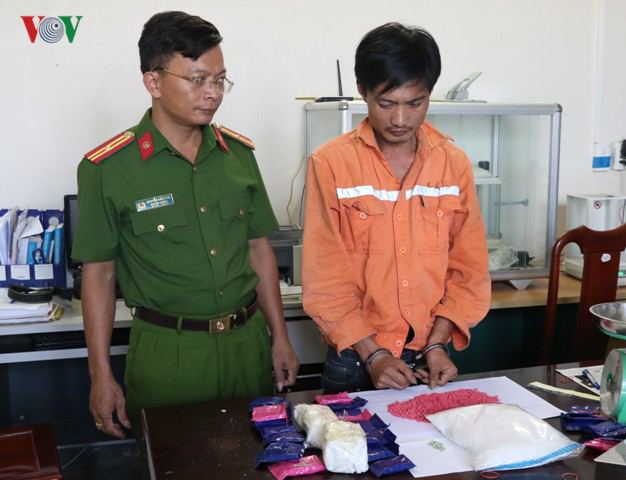  Đối tượng và tang vật tại cơ quan điều tra.