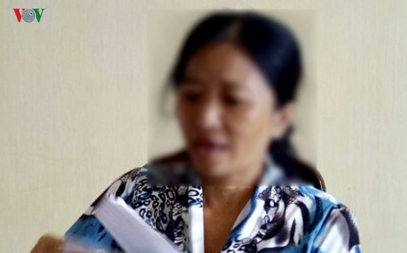  Chị P.T.T, mẹ của bé gái.