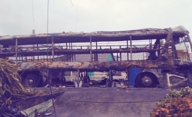 Hiện trường vụ cháy xe giường nằm.