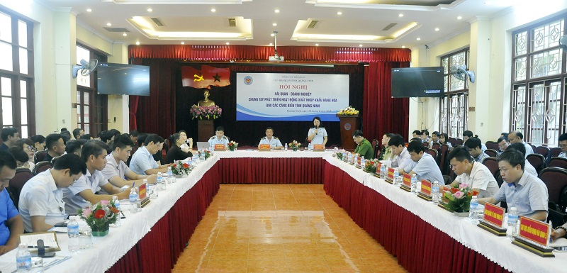 Phòng nghiệp vụ Hải quan trả lời những vướng mắc của doanh nghiệp.