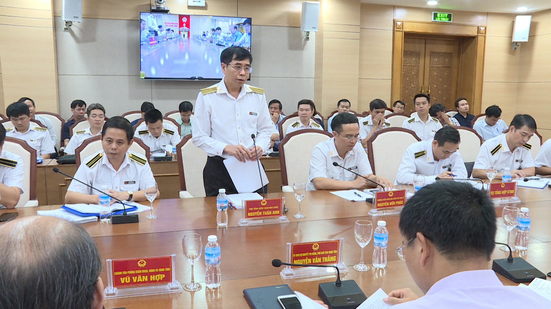 Đồng chí Nguyễn Tuấn Anh, Phó Tổng Kiểm toán nhà nước phát biểu tại hội nghị
