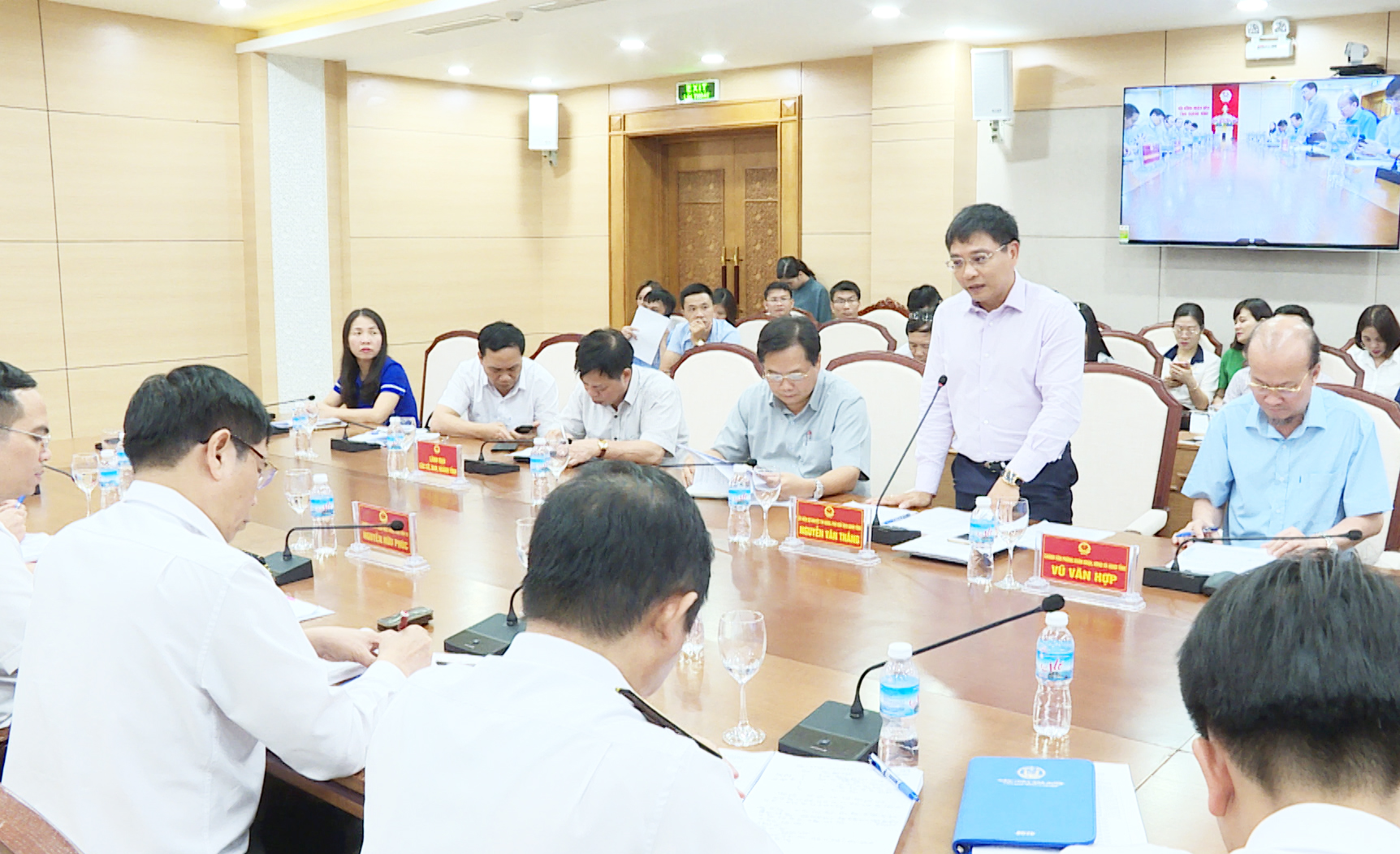 Đồng chí Nguyễn Văn Thắng, Phó Chủ tịch UBND tỉnh, phát biểu tại hội nghị.