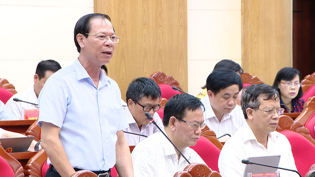 Lãnh đạo Sở Tài Nguyên & Môi trường tham gia ý kiến tại hội nghị 