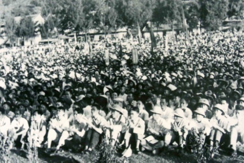 Đất nước ta những năm 1955-1957 là giai đoạn mà toàn Đảng, toàn quân và toàn dân ta nhận thức rõ về cuộc đấu tranh để củng cố hòa bình, thực hiện thống nhất, hoàn thành độc lập, dân chủ trong cả nước là một cuộc đấu tranh lâu dài và gian khổ. Để thống nhất ý chí và sức mạnh của toàn dân tộc, Chủ tịch Hồ Chí Minh luôn nêu cao tinh thần đại đoàn kết, thúc đẩy, ổn định sản xuất, tập trung chăm lo đời sống của nhân dân.
