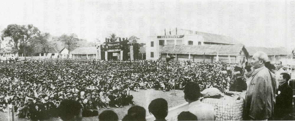 Ngày 20-2-1960, Bác Hồ nói chuyện với nhân dân tỉnh Hải Ninh tại Thị xã Móng Cái. Trong bài nói chuyện, Bác Hồ kêu gọi nhân dân ra sức sản xuất, thực hành tiết kiệm. Bác nói: “Chủ nghĩa xã hội là làm cho mọi người dân sung sướng ấm no. Muốn đạt được mục đích đó thì trước hết mọi người phải ra sức sản xuất, thực hành tiết kiệm”.