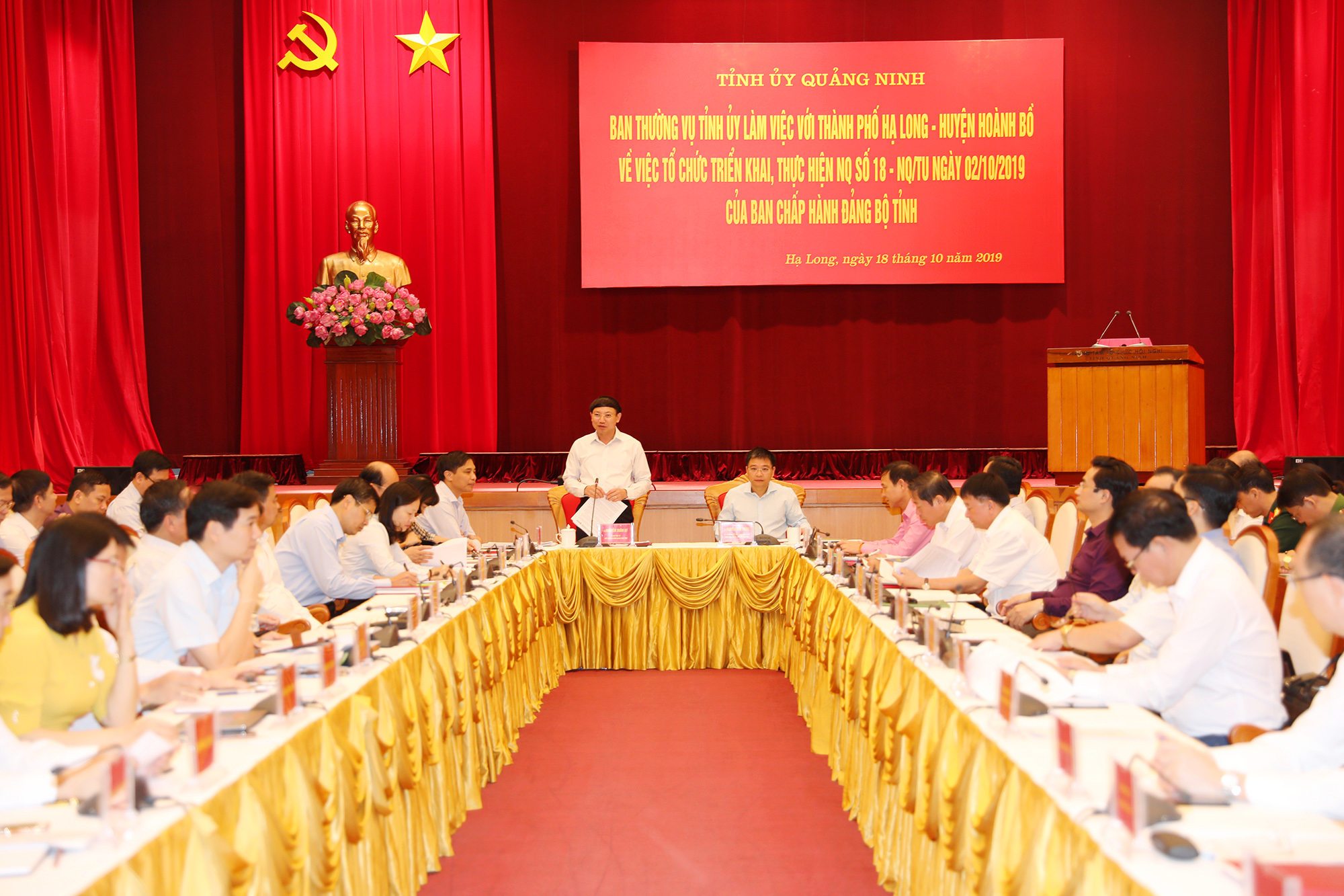 Đồng chí Nguyễn Xuân Ký, Phó Bí thư Thường trực Tỉnh ủy, Chủ tịch HĐND tỉnh chủ trì buổi làm việc