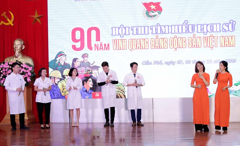 Nội dung thi được sân khấu hóa cuốn hút đông đảo người xem