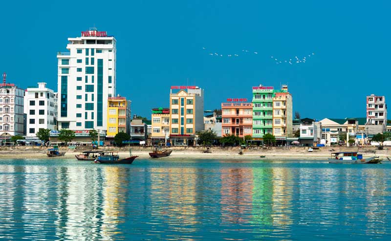 Diện mạo đô thị sinh thái biển Cô Tô đang dần hoàn thiện. Ảnh: Thành Chung 