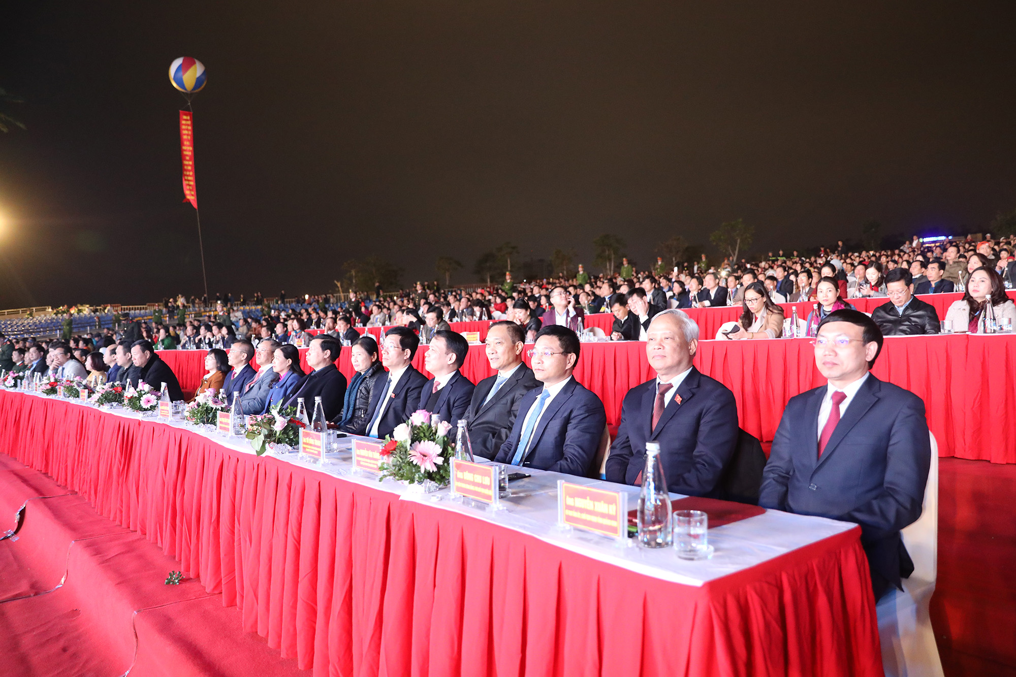 Các đồng chí lãnh đạo Trung ương và tỉnh đến dự chương trình.