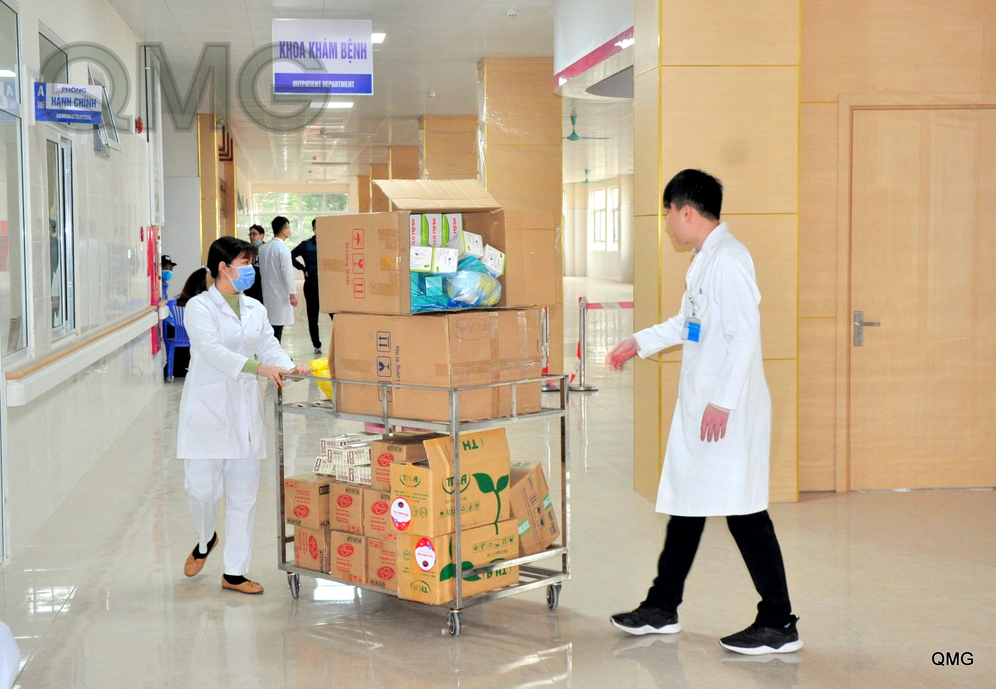 Bí thư Tỉnh ủy Nguyễn Xuân Ký yêu cầu ngành Y tế khẩn trương vận chuyển trang thiết bị, bố trí nhân lực để Bệnh viện cách ly đặc biệt sẽ đi vào vận hành từ ngày 3/2.