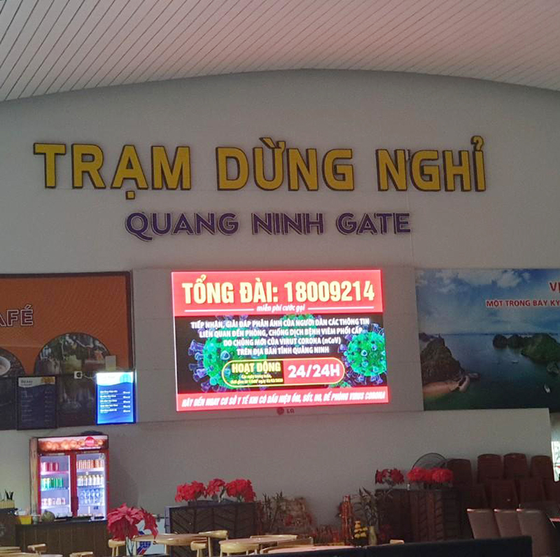 Các thông tin về phòng chống dịch bệnh Covid-19 và khẩu trang, nước rửa tay sát khuẩn được cung cấp tại các cơ sở kinh doanh dịch vụ du lịch của Đông Triều. Ảnh do địa phương cung cấp.