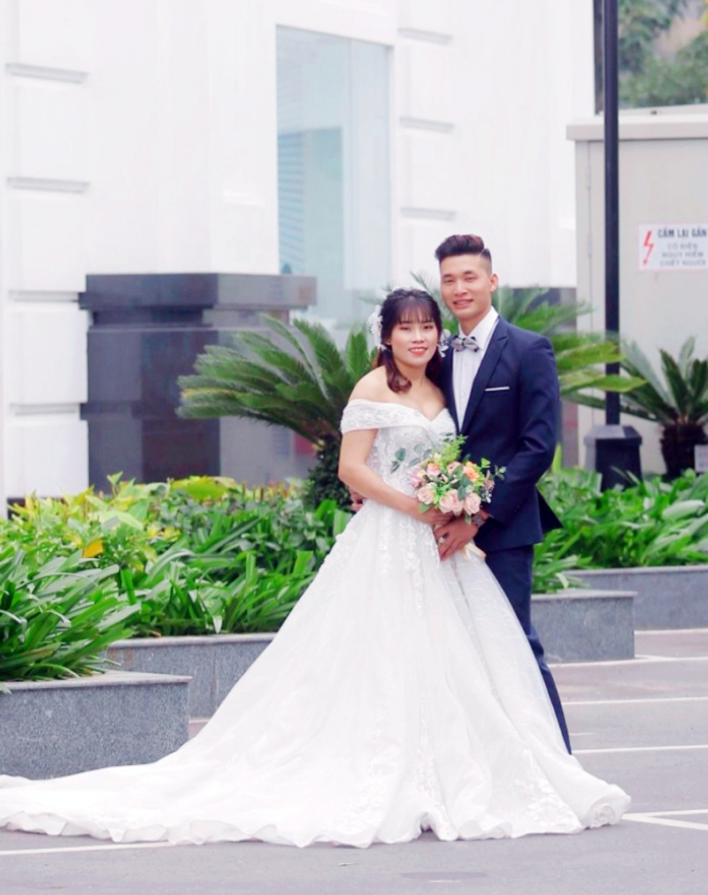 Đôi uyên ương trẻ người Dao: Phùn Văn Mạnh (sinh năm 1996, trú tại thôn Pò Hèn, xã Hải Sơn) - Đặng Thị Lan (sinh năm 2001, trú tại bản Cao Lan, xã Bắc Sơn) ở TP Móng Cái quyết định hoãn đám cưới để phòng dịch