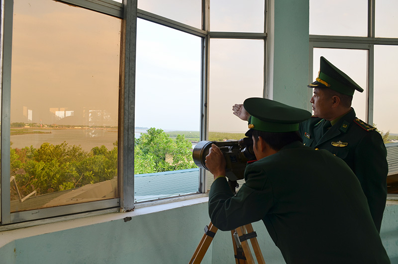 CBCS Đồn BP Hải Hòa thực hiện nhiệm vụ quan sát biên giới.