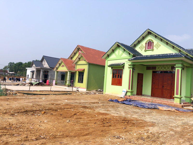 Nhiều hộ dân bản Cấu Phùng 2 xây dược nhà mới khang trang.