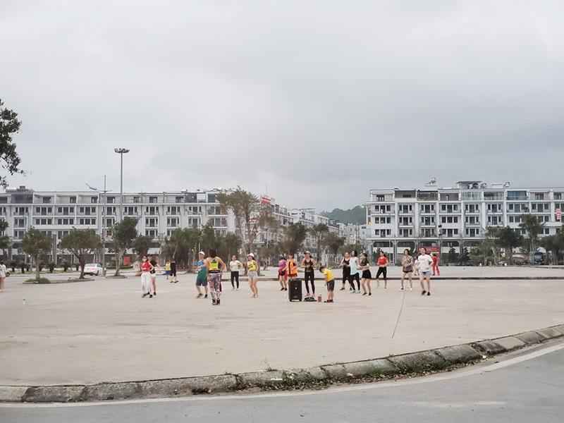 Người dân ở nhà, không ra nơi công cộng lúc này là biện pháp tốt nhất phòng, chống dịch.