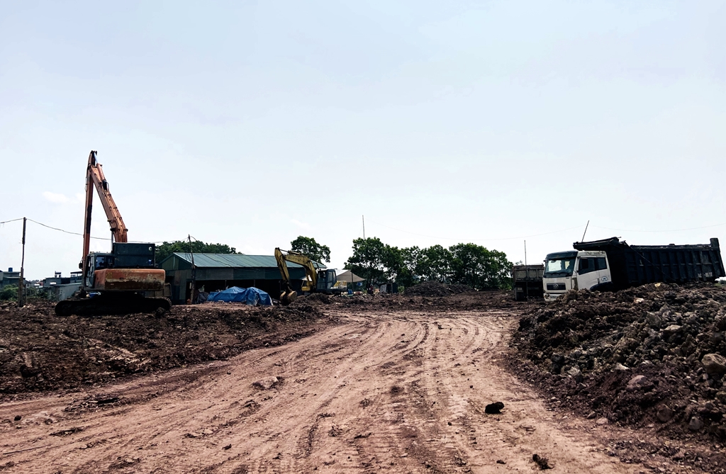 Do không có mặt bằng, phần lớn các thiết bị máy móc của đơn vị thi công phải tạm ngừng hoạt động.