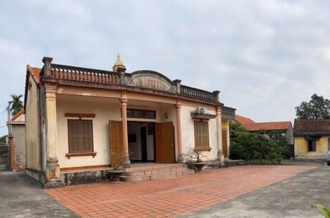 Nhà tưởng niệm Anh hùng, liệt sĩ Nguyễn Văn Phùng được 2 người con gái ông xây dựng năm 2002 tại quê hương - khu Xuân Viên 2, phường Xuân Sơn (TX Đông Triều).
