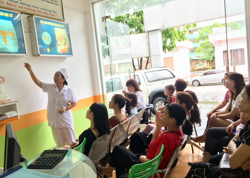 Hội KHHGĐ tỉnh tổ chức truyền thông về SKSS tại phòng khám của Hội.