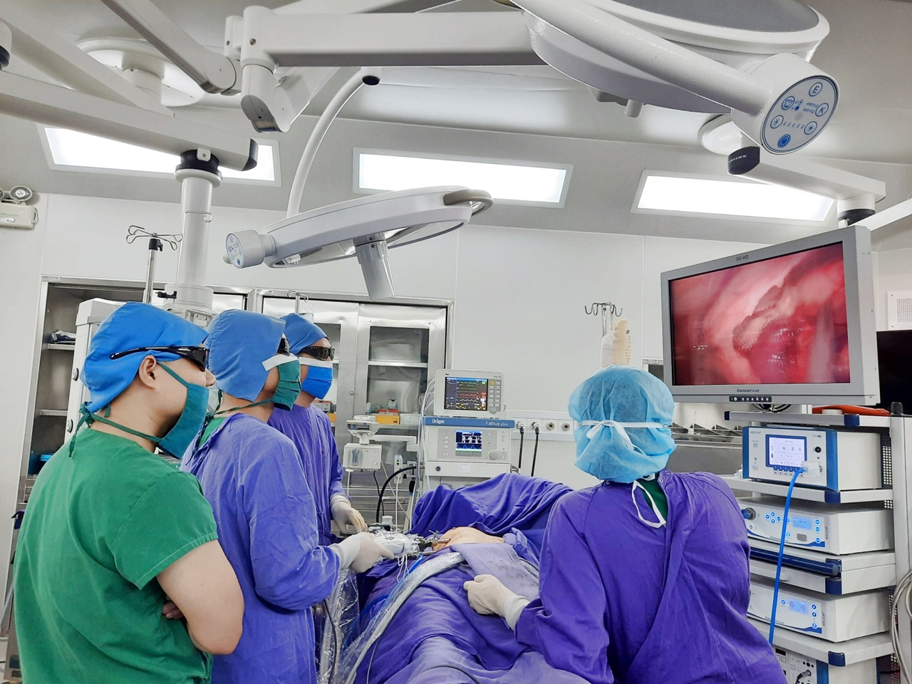 Nhiều trang thiết bị y tế hiện đại được đầu tư phục vụ hiệu quả công tác khám chữa bệnh.
