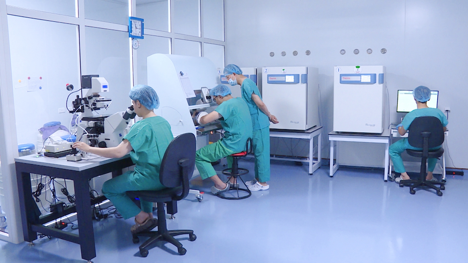 Nhiều trang thiết bị hiện đại được đầu tư trong lĩnh vực hỗ trợ sinh sản tại Bệnh viện Sản Nhi Quảng Ninh.
