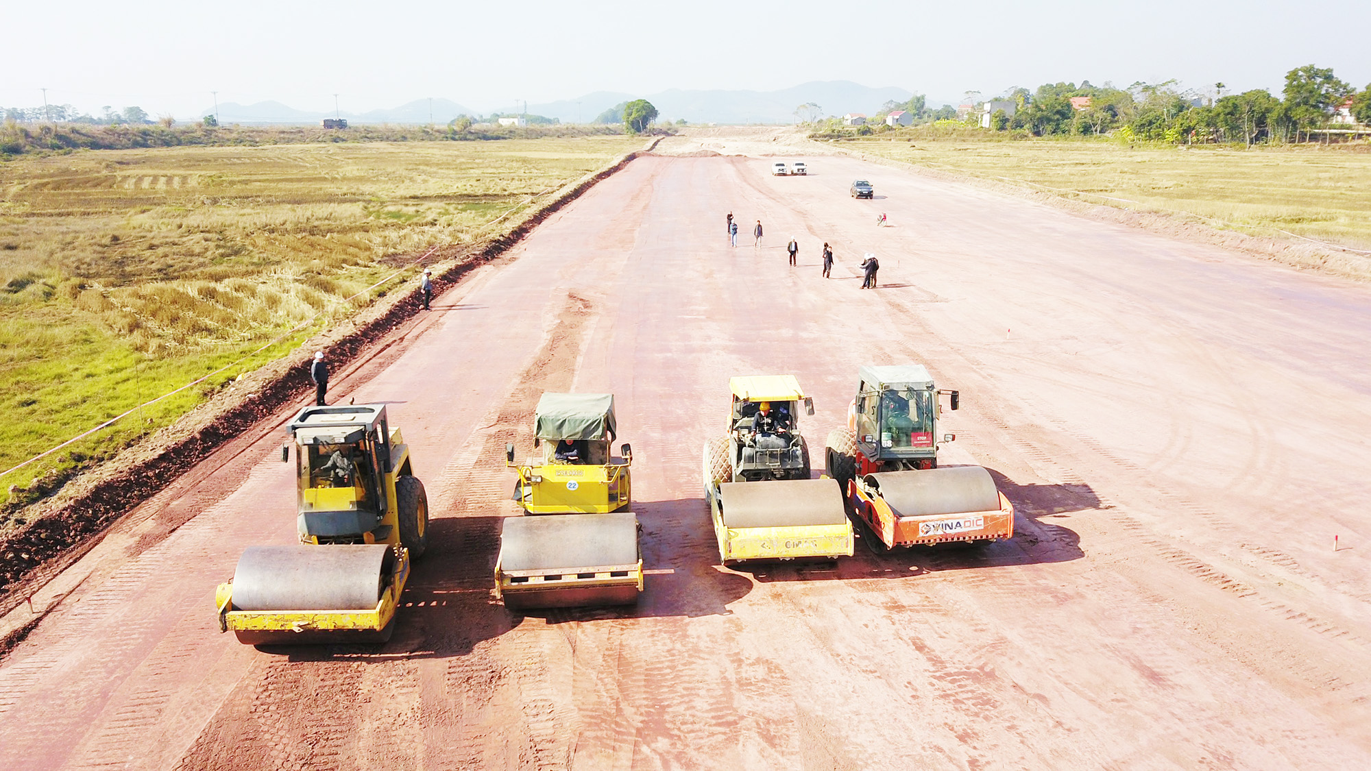 Các nhà thầu tập trung nhân lực, máy móc để thi công và hưởng ứng tích cực Chiến dịch 