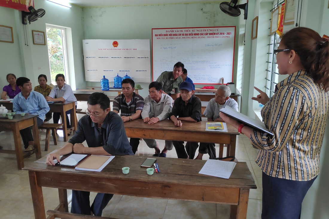 Một buổi sinh hoạt trao đổi kinh nghiệm xây dựng nếp sống văn minh trong việc cưới, việc tang của khu phố 10, phường Mông Dương, TP Cẩm Phả.