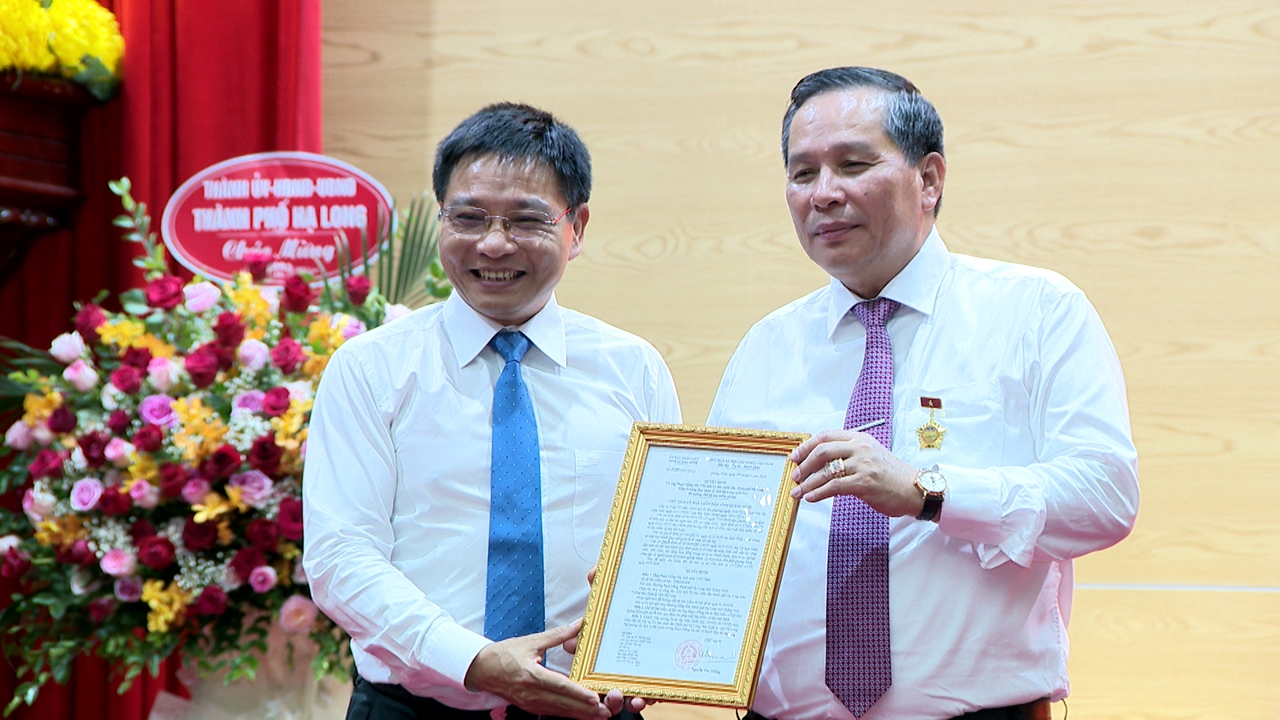 Đồng chí Nguyễn Văn Thắng, Bí thư Ban Cán sự Đảng, Chủ tịch UBND tỉnh, phát biểu kết luận cuộc họp.