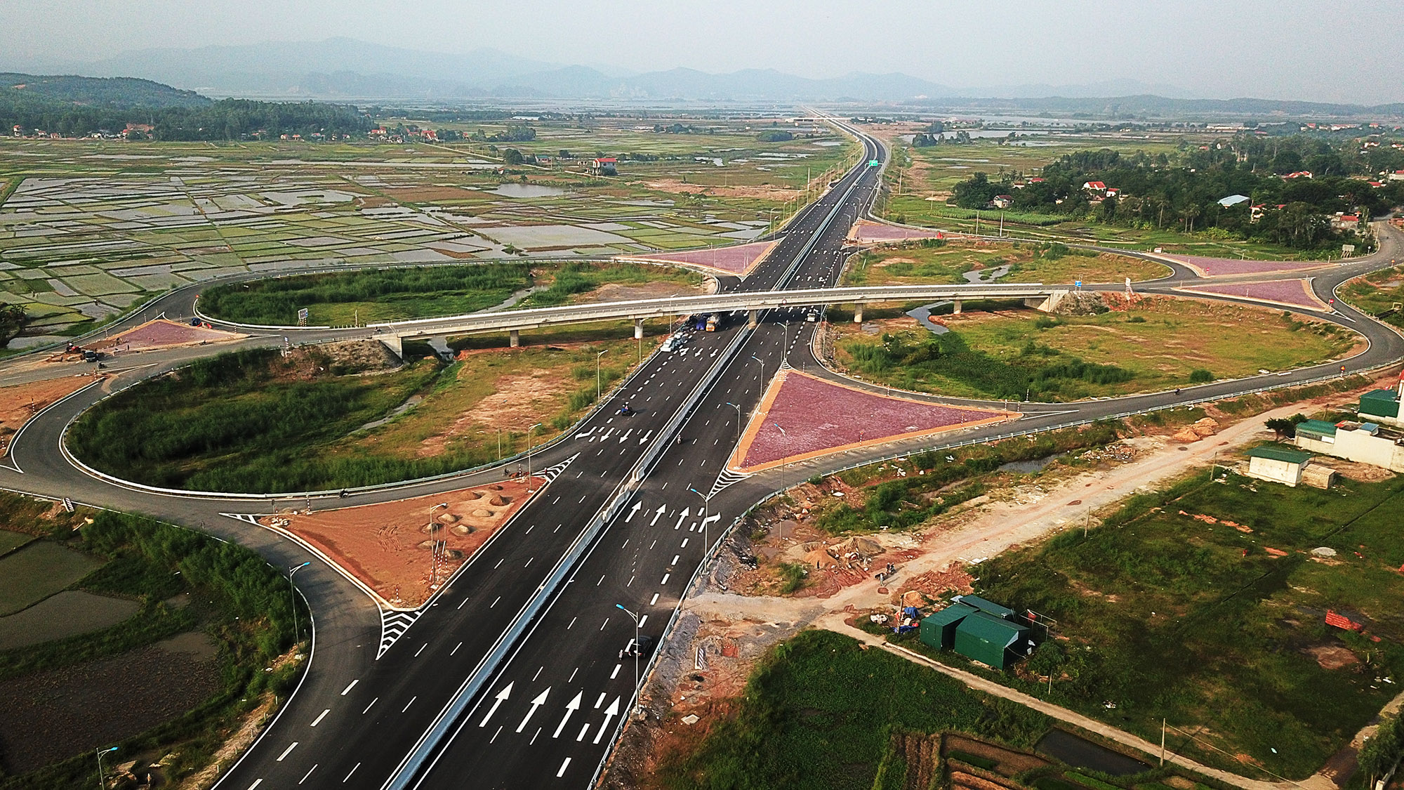  Nút giao Hà An (TX Quảng Yên), cao tốc Hạ Long - Hải Phòng. Ảnh: Đỗ Phương 