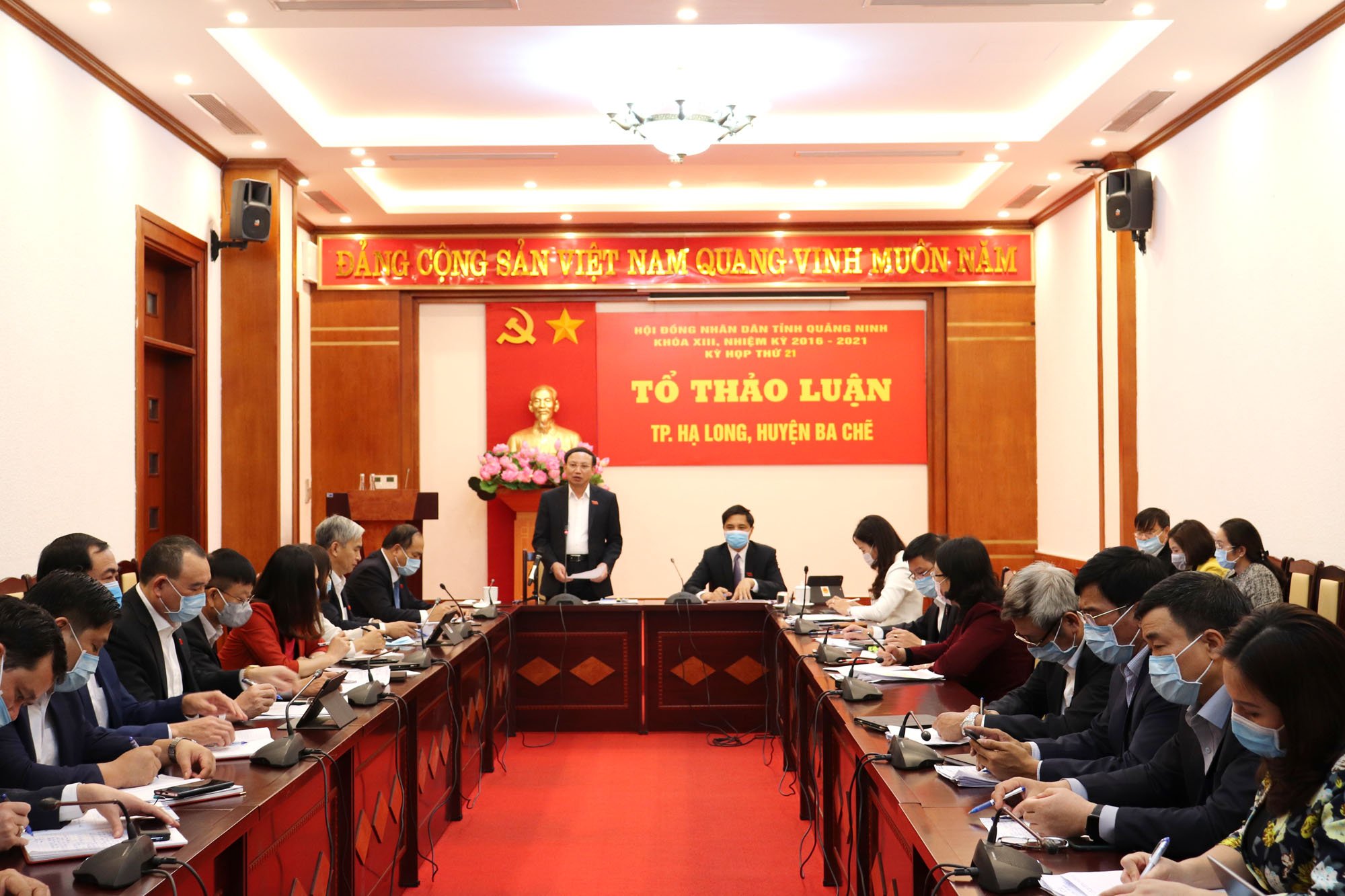 Đồng chí Nguyễn Xuân Ký, Bí thư Tỉnh ủy, Chủ tịch HĐND tỉnh phát biểu tại phiên thảo luận tổ, kỳ họp thứ 21, HĐND tỉnh khóa XIII, nhiệm kỳ 2016-2021.