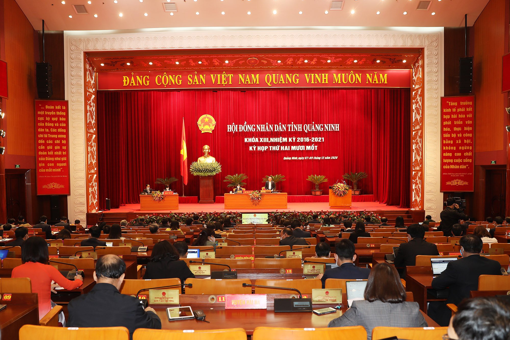 Quang cảnh kỳ họp.