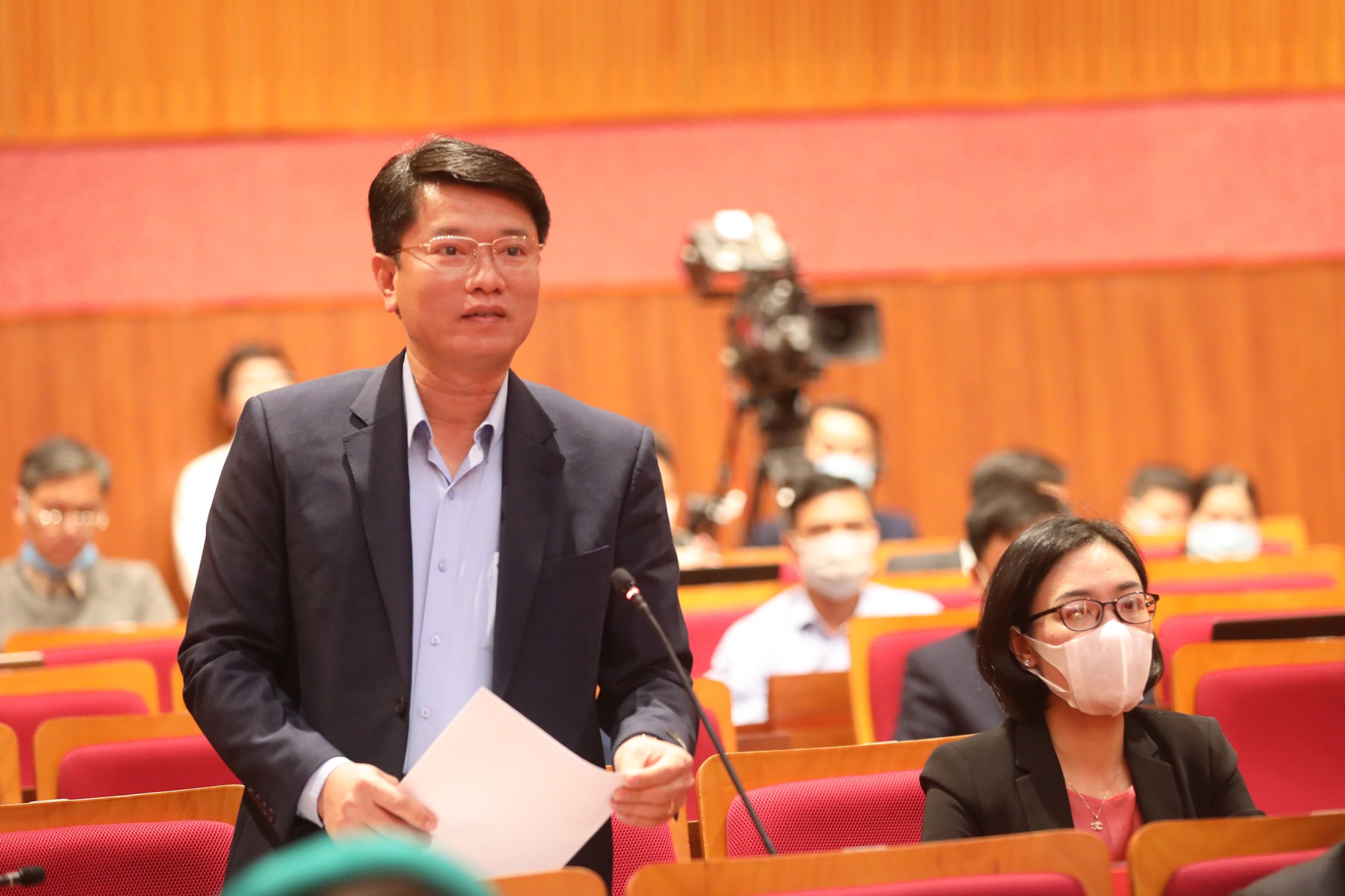 Chủ tịch HĐQT Công ty CP nước sạch Quảng Ninh Vũ Văn Tuấn giải đáp các vấn đề về chất lượng nước sinh hoạt.
