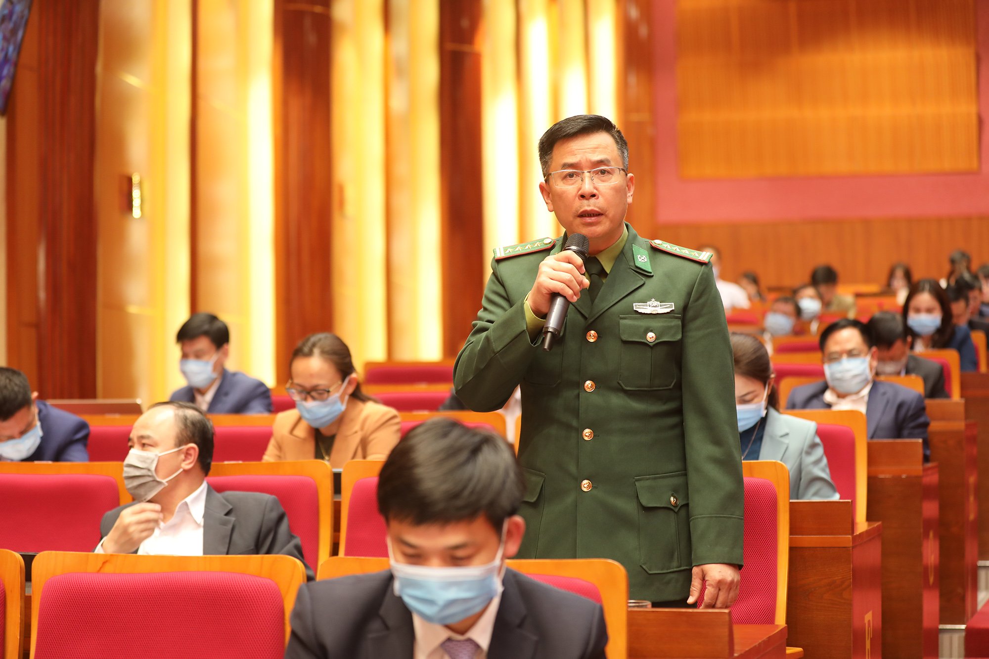 Đại tá Đặng Toàn Quân, Chỉ huy trưởng Bộ Chỉ huy Bộ đội Biên phòng tỉnh, trả lời chất vấn.