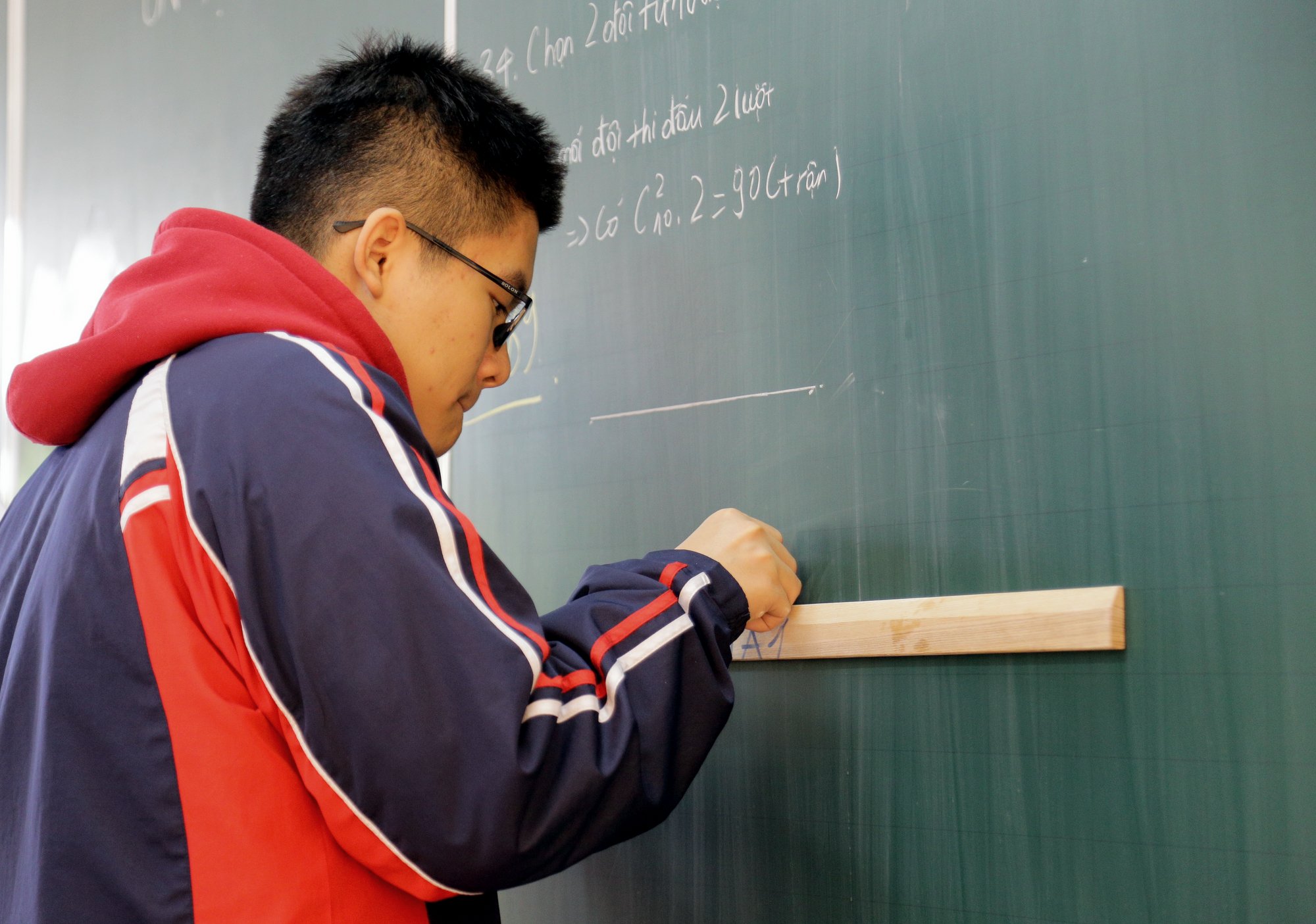 hay khi giải bài tập trên bảng.