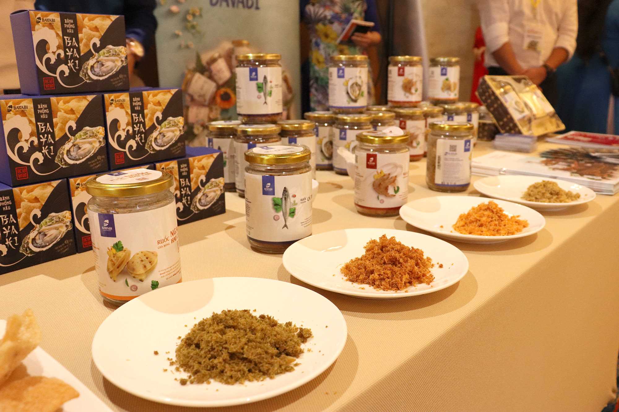 Sản phẩm ruốc hàu của Công Ty TNHH Sản xuất và Thương mại thuỷ sản Quảng Ninh trưng bày tại Hội nghị liên kết phát triển du lịch Quảng Ninh và 7 tỉnh Đông Bắc.