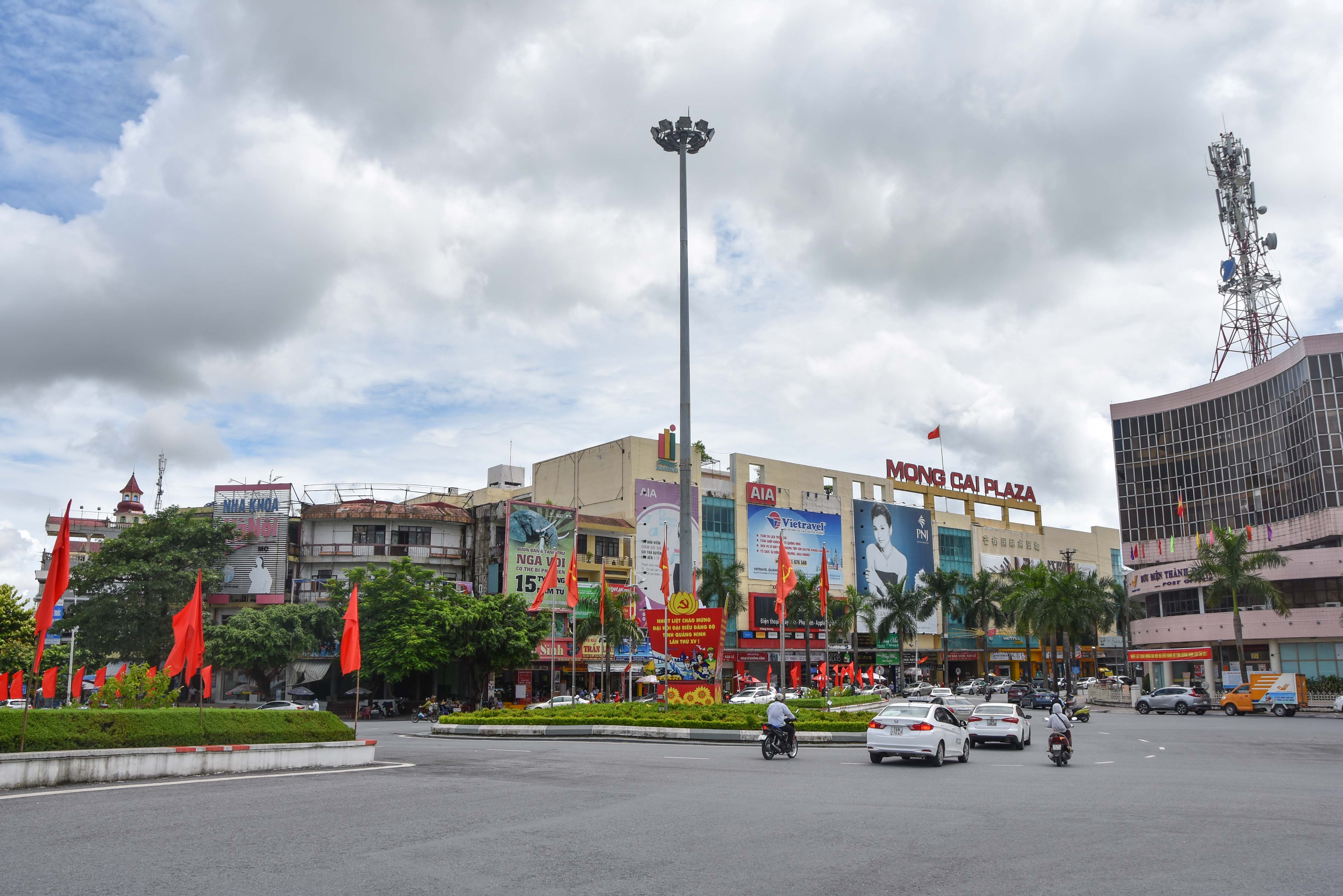 Một góc trung tâm TP Móng Cái.