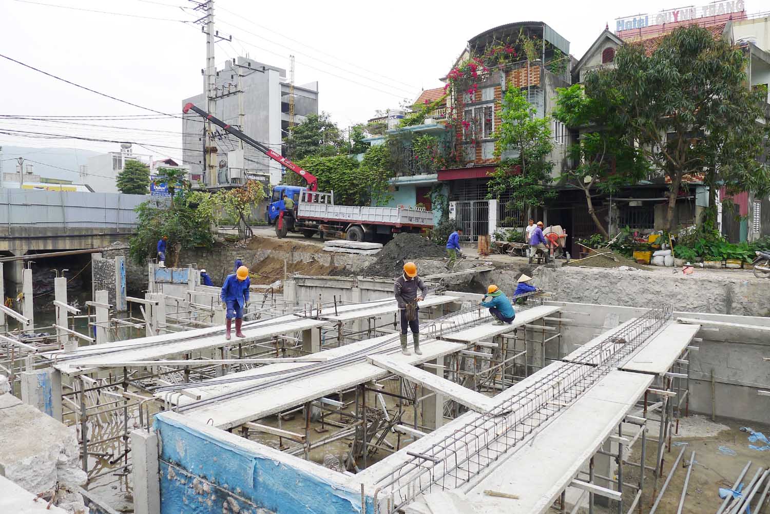 Thi công tuyến mương khu 2, phường Cẩm Thủy, TP Cẩm Phả