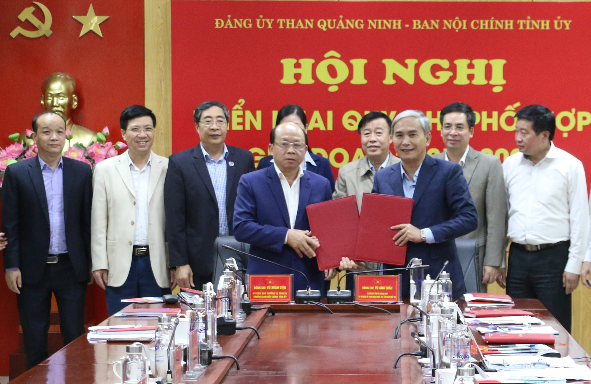 Ban Nội chính Tỉnh ủy và Đảng ủy Than Quảng Ninh ký kết quy chế phối hợp về công tác nội chính và phòng, chống tham nhũng, lãng phí giai đoạn 2021-2025. Ảnh: Phạm Tăng