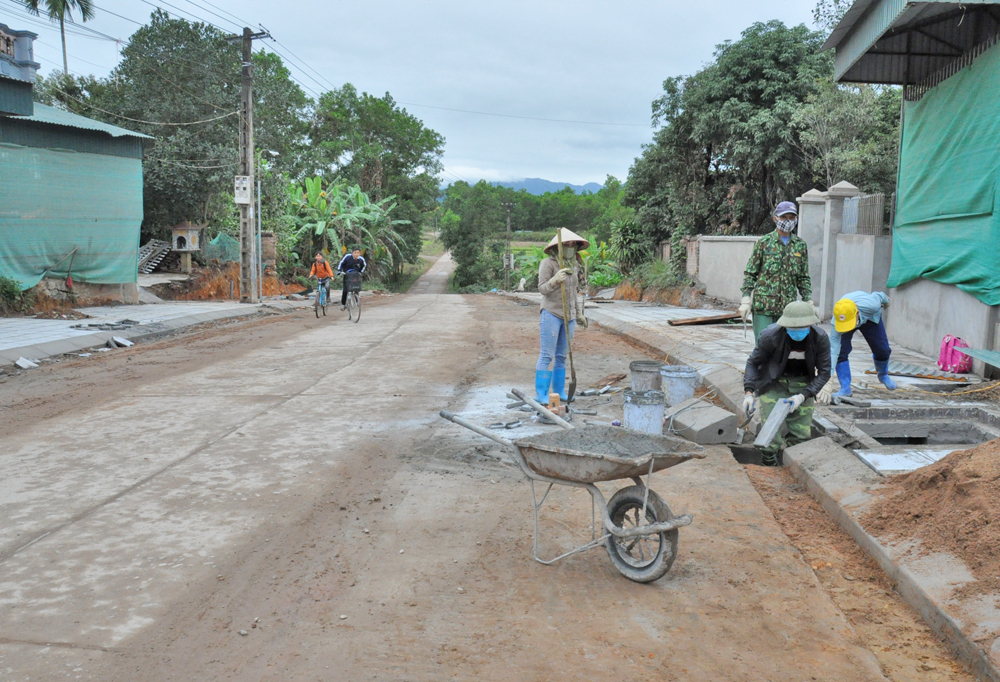 Đường lên xã Quảng An (Đầm Hà) được mở rộng trong năm 2020. Ảnh: Thu Nguyệt