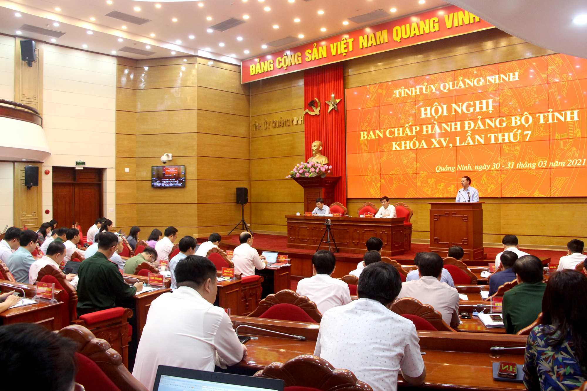 BCH Đảng bộ tỉnh khóa XV bàn, cho ý kiến về dự thảo Nghị quyết Cải cách hành chính, cải thiện môi trường đầu tư kinh doanh, năng lực cạnh tranh cấp tỉnh giai đoạn 2021-2025, định hướng đến năm 2030, tháng 3/2021.