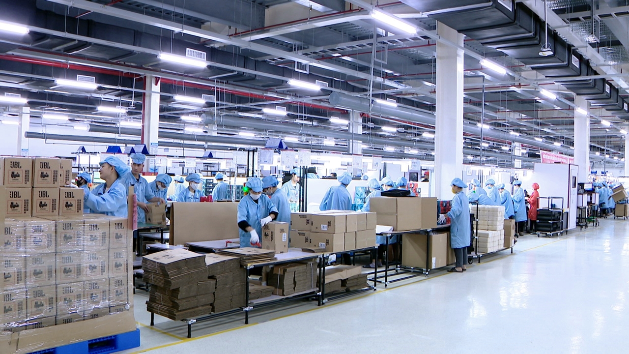 Sản xuất tại Công ty TNHH Kỹ thuật điện tử Tonly Việt Nam (KCN Đông Mai, TX Quảng Yên).