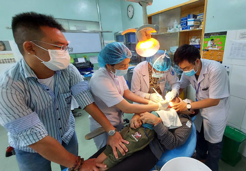 Trẻ chậm nói coi chừng dính thắng lưỡi - Ảnh 1. Trẻ chậm nói coi chừng dính thắng lưỡi - Ảnh 1.