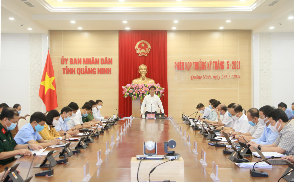 Đồng chí Nguyễn Tường Văn, Phó Bí thư Tỉnh ủy, Chủ tịch UBND tỉnh, phát biểu kết luận.