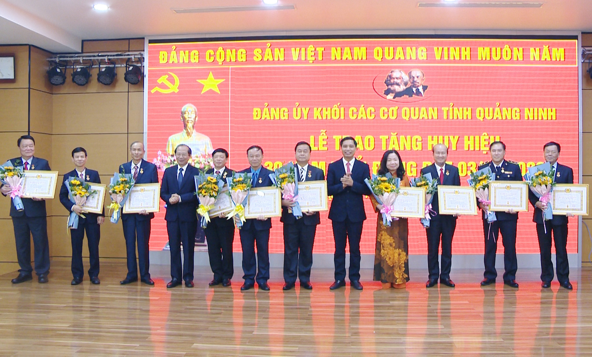 Ảnh với chú thích