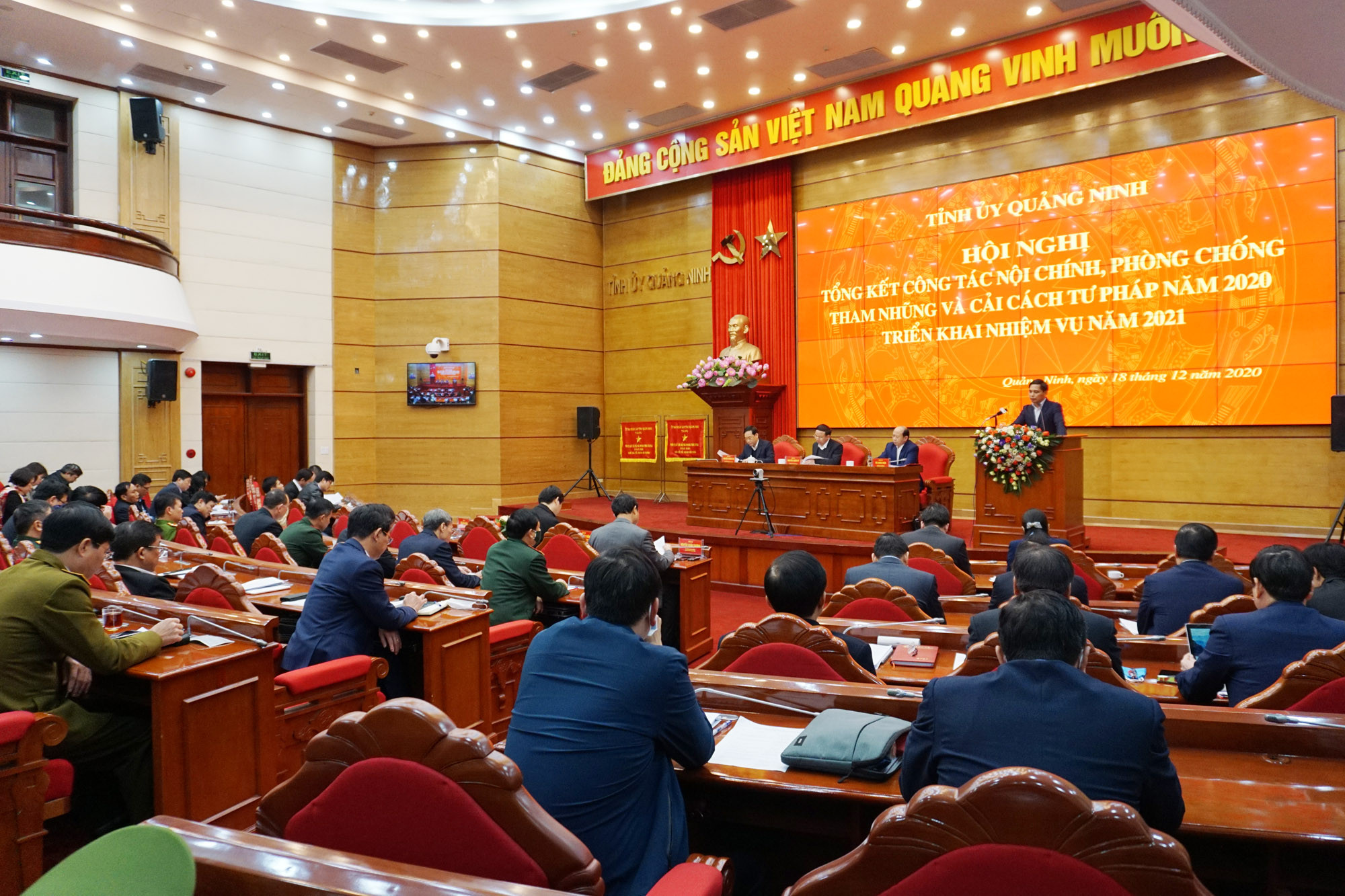 Ảnh với chú thích