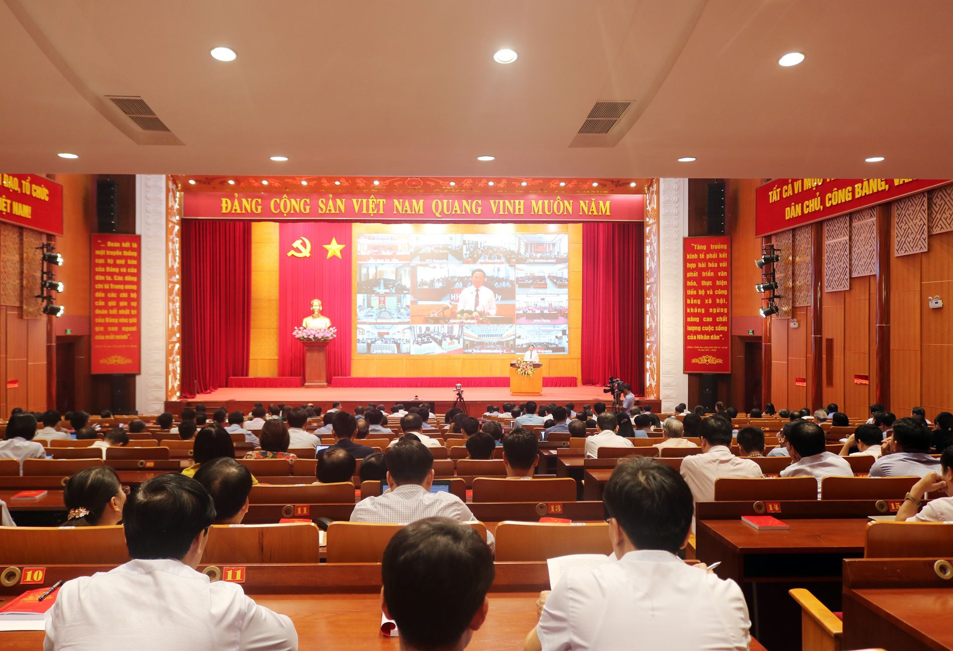 Ảnh với chú thích