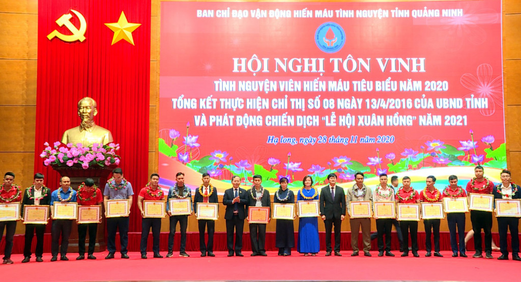 Hội nghị tôn vinh tình nguyện viên hiến máu tiêu biểu tỉnh Quảng Ninh năm 2020. Ảnh: Hội Chữ thập đỏ tỉnh cung cấp