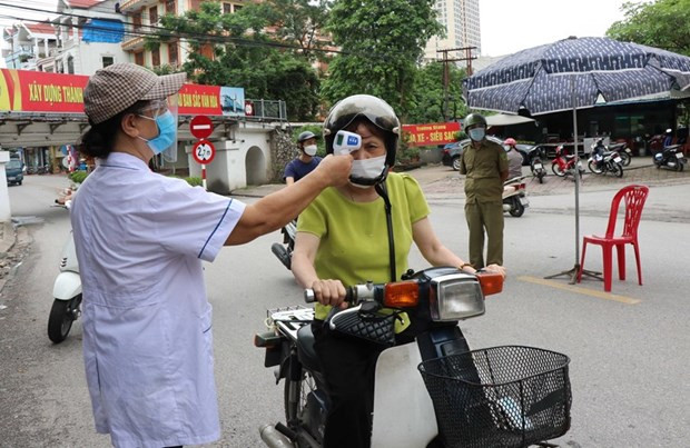 Tạm đình chỉ Chủ tịch xã ký giấy cho người dân đi chợ trong vùng dịch hình ảnh 1 Tam dinh chi Chu tich xa ky giay cho nguoi dan di cho trong vung dich hinh anh 1