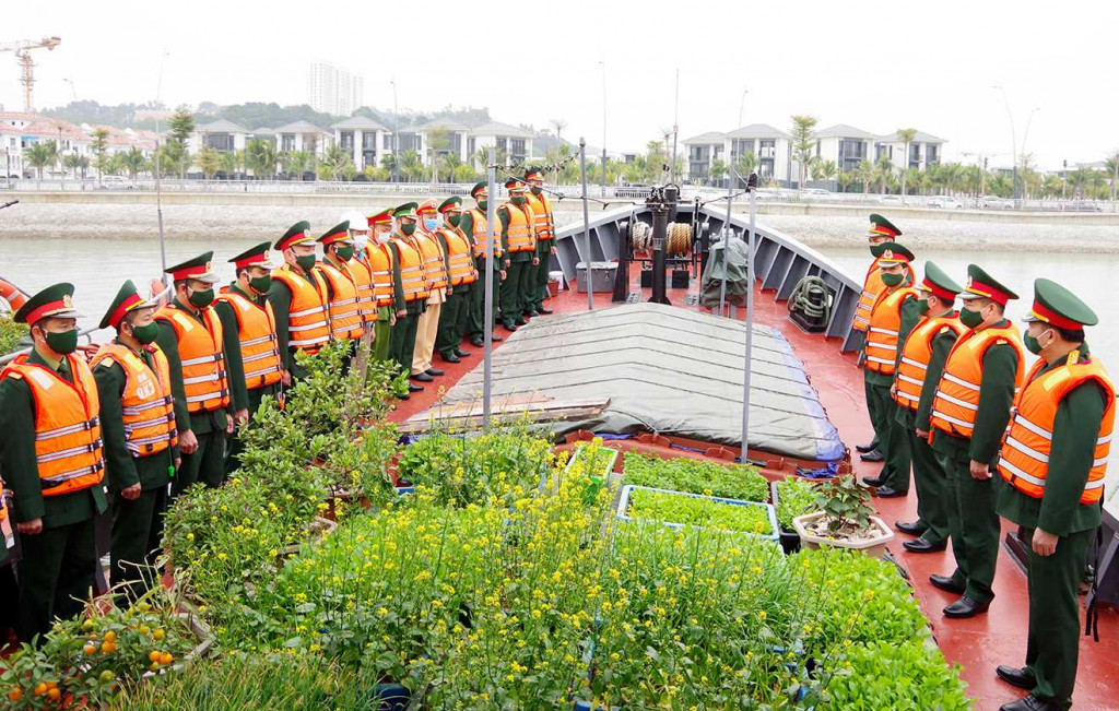 Lãnh đạo Bộ CHQS tỉnh thăm và giao nhiệm vụ cho Đội liên ngành, tháng 1/2020. Ảnh: Phạm Hà (CTV)