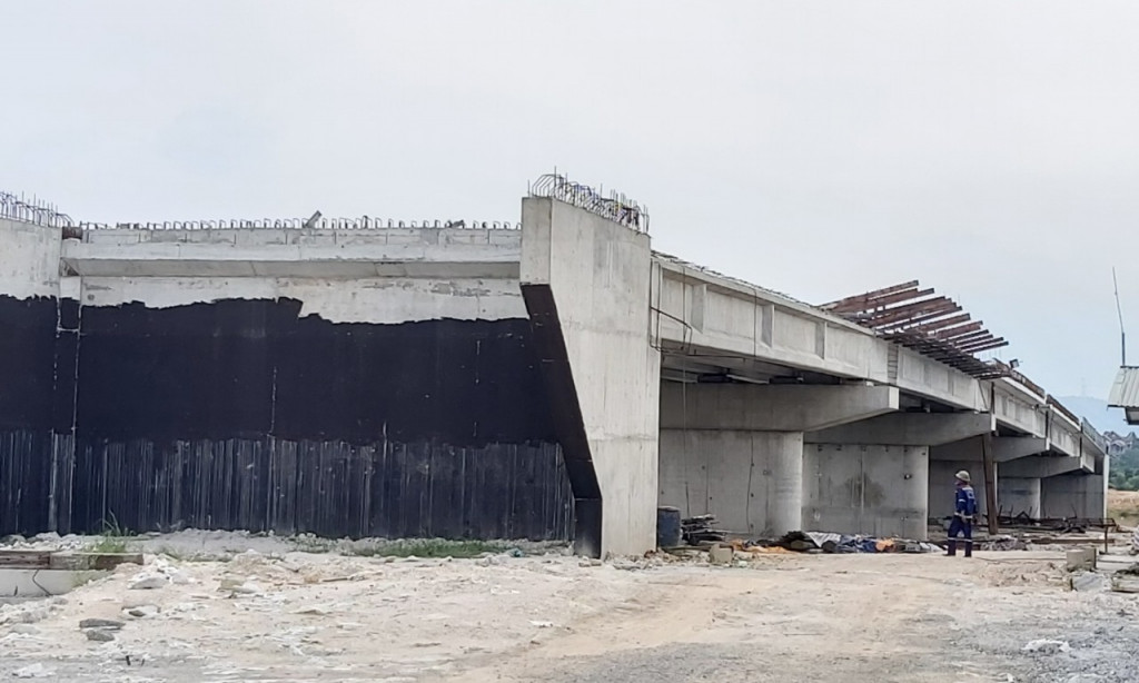 Cầu sông Cầm đã và đang hoàn thiện