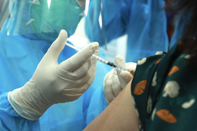 Sau khi tiêm vaccine bị sốt hay không sốt thì tốt hơn? - Ảnh 1. Sau khi tiêm vaccine bị sốt hay không sốt thì tốt hơn? - Ảnh 1.